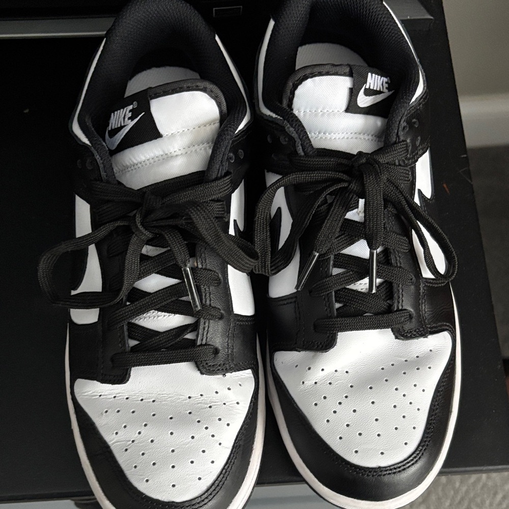 Nike Women's Black and White Athletic Shoes